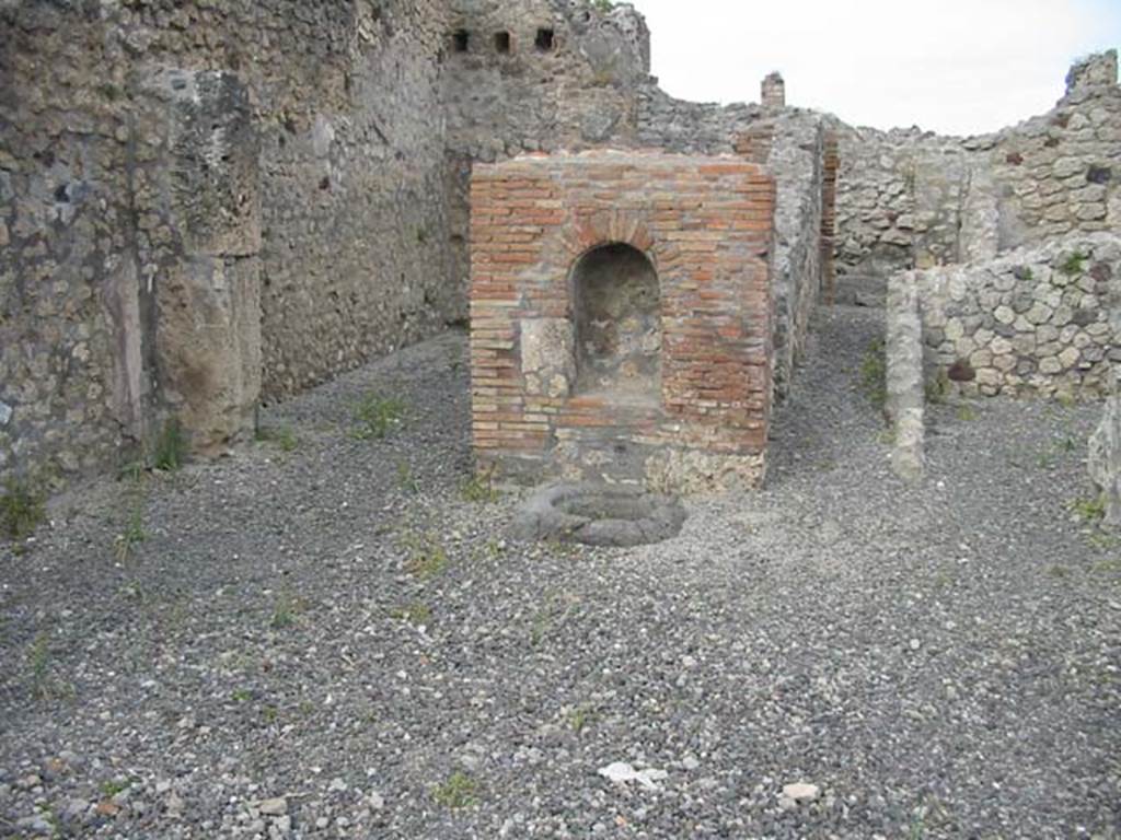 VI.3.10 Pompeii. May 2003. Niche on east side of workshop, with cistern mouth. Photo courtesy of Nicolas Monteix