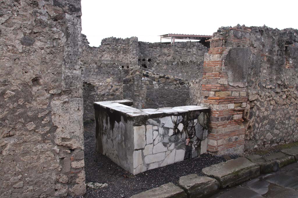 VI.4.3 Pompeii. October 2020. Looking west towards entrance doorway to shop. Photo courtesy of Klaus Heese.