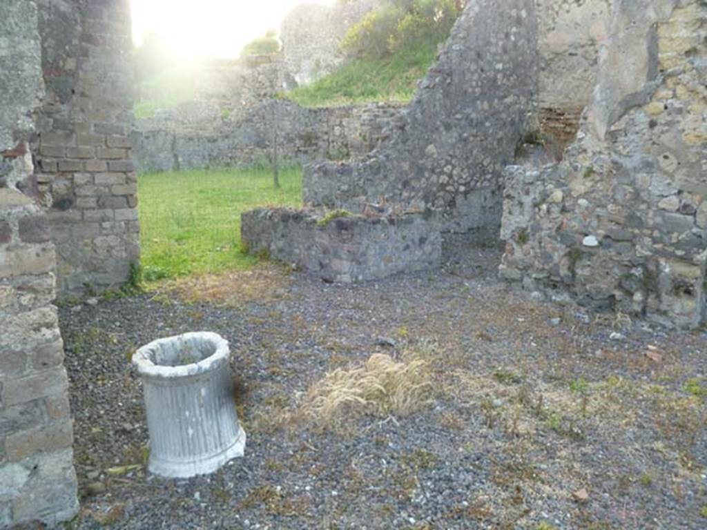 VI.5.3 Pompeii. May 2011. Looking north-west from room 12, towards room 9, garden area.