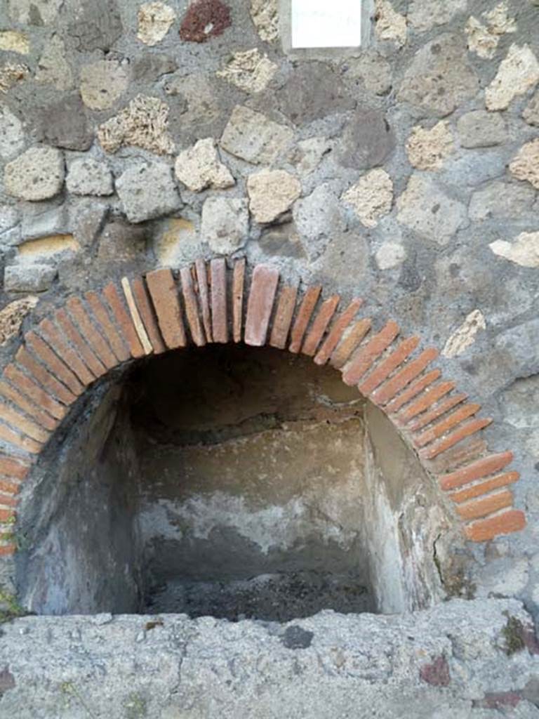VI.5.3 Pompeii. May 2011. Arch and cistern?, under the stairs on the east side of room 12.  