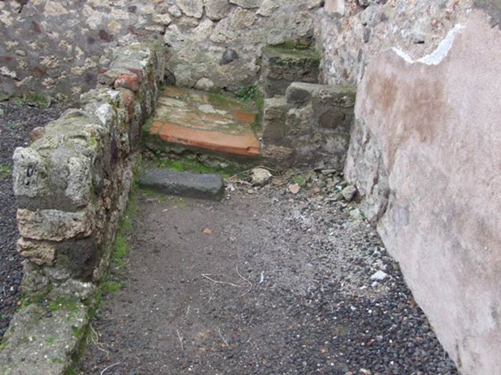 VI.6.1 Pompeii. December 2007. Room 17, area leading to latrine, in room to west of kitchen area.