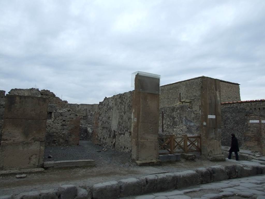 VI.6.4 Pompeii. Bakery.  December 2007.  Entrance to VI.6.3 on the left.  VI.6.4 entrance is on the right.  One of the Eituns is on the right hand side of the entrance of VI.6.3 and can be seen on the middle pillar of the two entrances.
According to Pagano and Prisciandaro, in May 1824 on the west side of the corner of the Via delle Terme (pilaster on right of photo) was found:
Cuspium    [CIL IV 144]
 (This description may also mean the west side of the same pilaster, i.e. see VI.6.5)
Also found in May 1824, painted in red, was 
C(aium) I(ulium) P(olybium) IIvir(um) i(ure) d(icundo)
Papanio rog(at)    [CIL IV 146]
See Pagano, M. and Prisciandaro, R., 2006. Studio sulle provenienze degli oggetti rinvenuti negli scavi borbonici del regno di Napoli.  Naples : Nicola Longobardi. (p.129)
