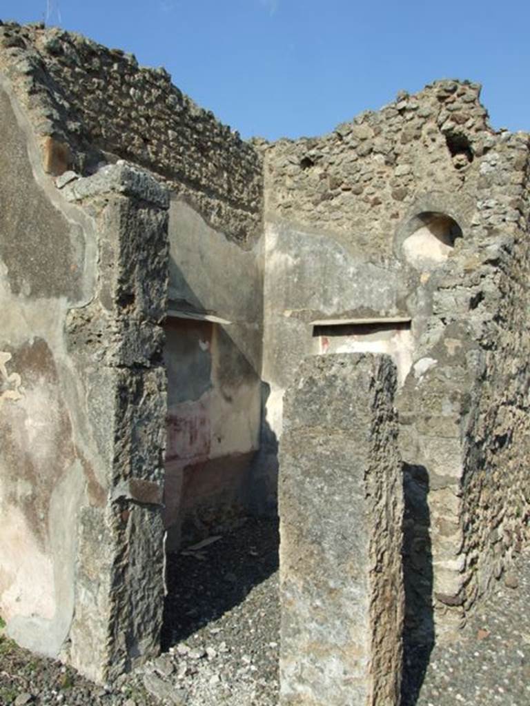 VI.7.3 Pompeii. March 2009. Doorway to room 4, cubiculum with two doorways, one to atrium and one to tablinum.