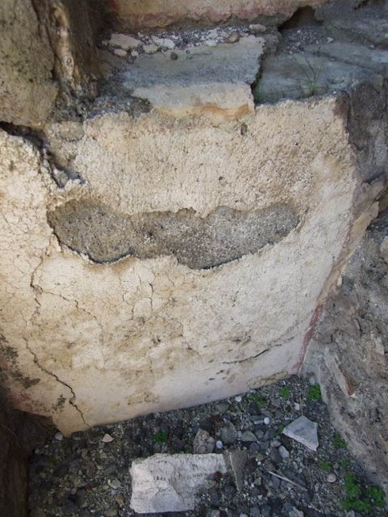 VI.7.3 Pompeii. March 2009. Room 5, tablinum. Detail of base in recess on west side of cupboard.