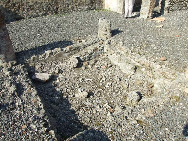 VI.7.3 Pompeii.  September 2005. Room 1. Atrium. Looking east