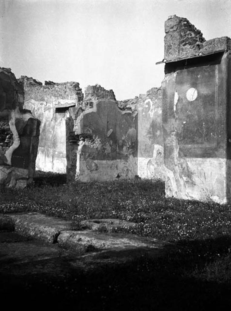 VI.7.6 Pompeii. W.1282. Room 11, ala on east side of atrium, looking north-east.
Photo by Tatiana Warscher. Photo  Deutsches Archologisches Institut, Abteilung Rom, Arkiv. 
