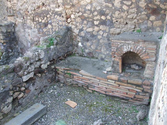 VI.7.7 Pompeii. December 2018. Detail of oven from north end of west side in kitchen area. Photo courtesy of Aude Durand.


