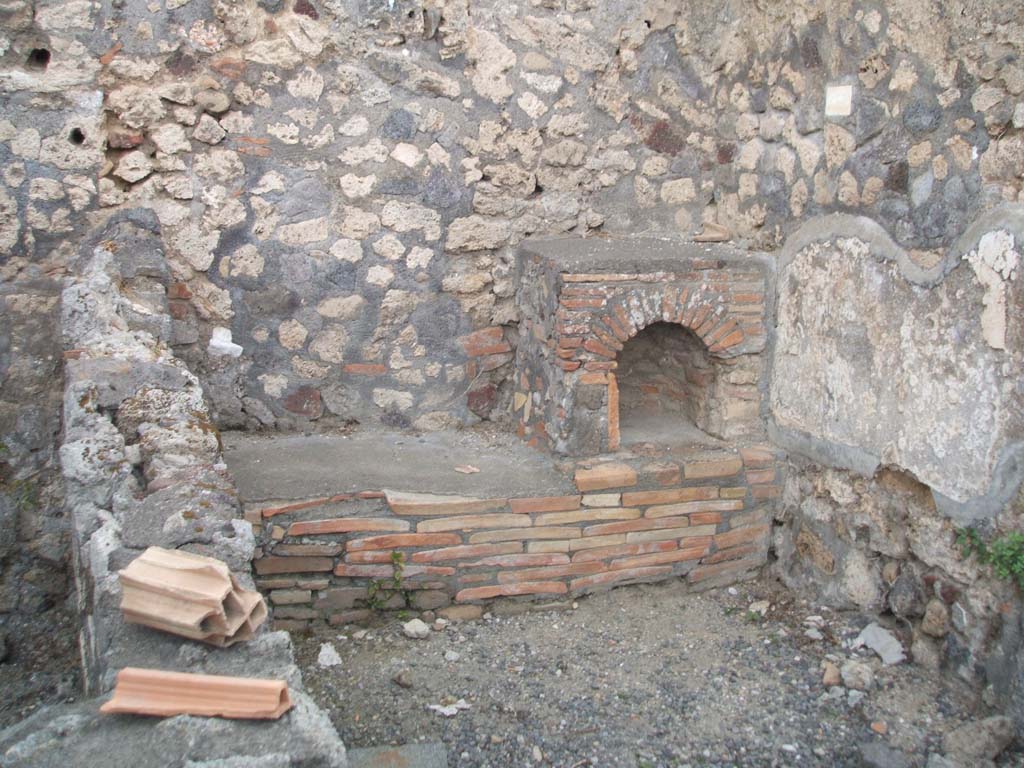 VI.7.7 Pompeii.  March 2009.  Kitchen area at rear of house.