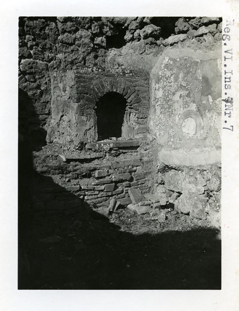 VI.7.7 Pompeii. Pre-1937-39. 
Kitchen, with bench and oven against the west wall, and remains of lararium painting on north wall.
Photo courtesy of American Academy in Rome, Photographic Archive. Warsher collection no. 1589.
