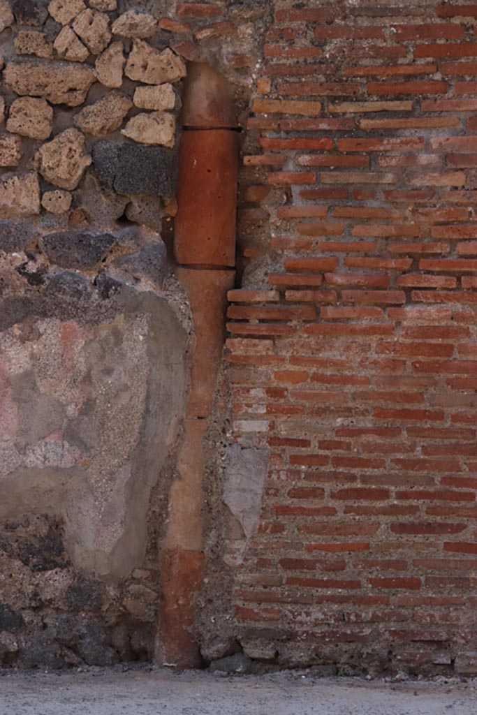 VI.7.10 Pompeii. W.1302. Looking west to façade on Via Mercurio.
Photo by Tatiana Warscher. Photo © Deutsches Archäologisches Institut, Abteilung Rom, Arkiv. 
