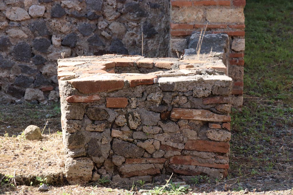 VI.7.15 Pompeii. December 2007. South side of yard, area of wall with window overlooking yard.
