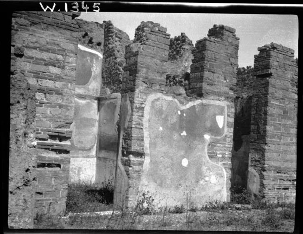 230792 Bestand-D-DAI-ROM-W.1345.jpg
VI.7.19 Pompeii. W.1345. Doorways to rooms on north side of atrium.
Photo by Tatiana Warscher. With kind permission of DAI Rome, whose copyright it remains. 
See http://arachne.uni-koeln.de/item/marbilderbestand/230792 
