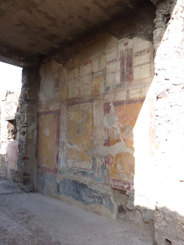 VI.7.23 Pompeii. October 2014. Looking west towards north wall of tablinum.
Foto Annette Haug, ERC Grant 681269 DÉCOR.
