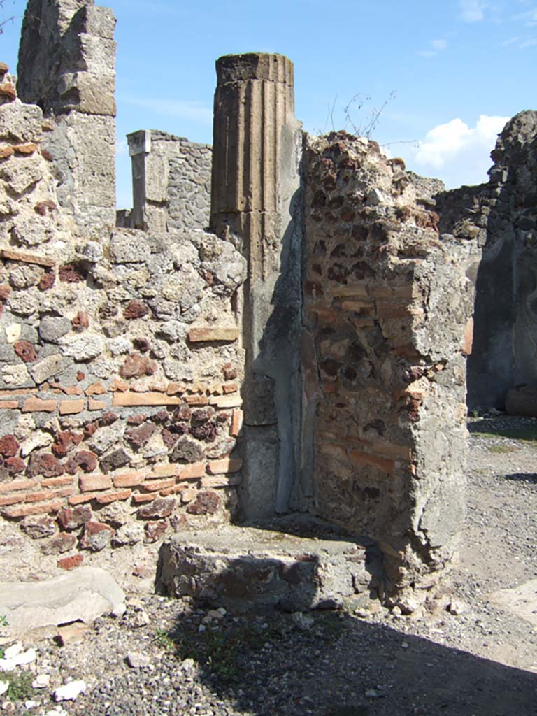 VI.7.25 Pompeii. September 2005. 
Column built into the wall in south-east corner of cubiculum on north side of atrium.
