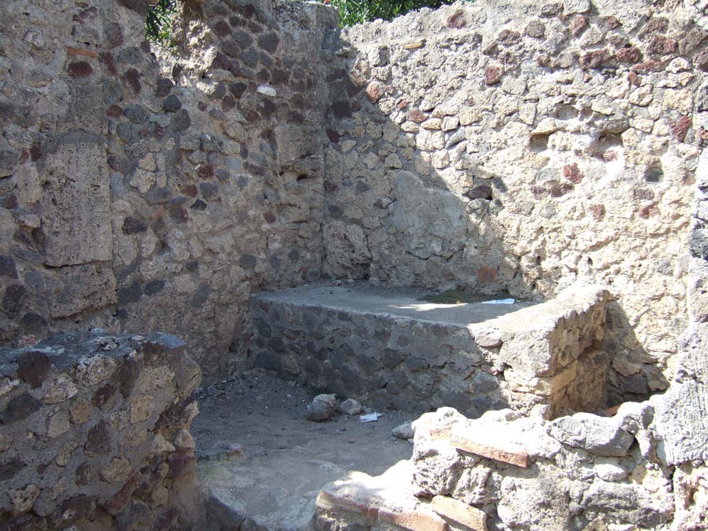 VI.7.25 Pompeii. September 2005. Kitchen, with hearth or bench?