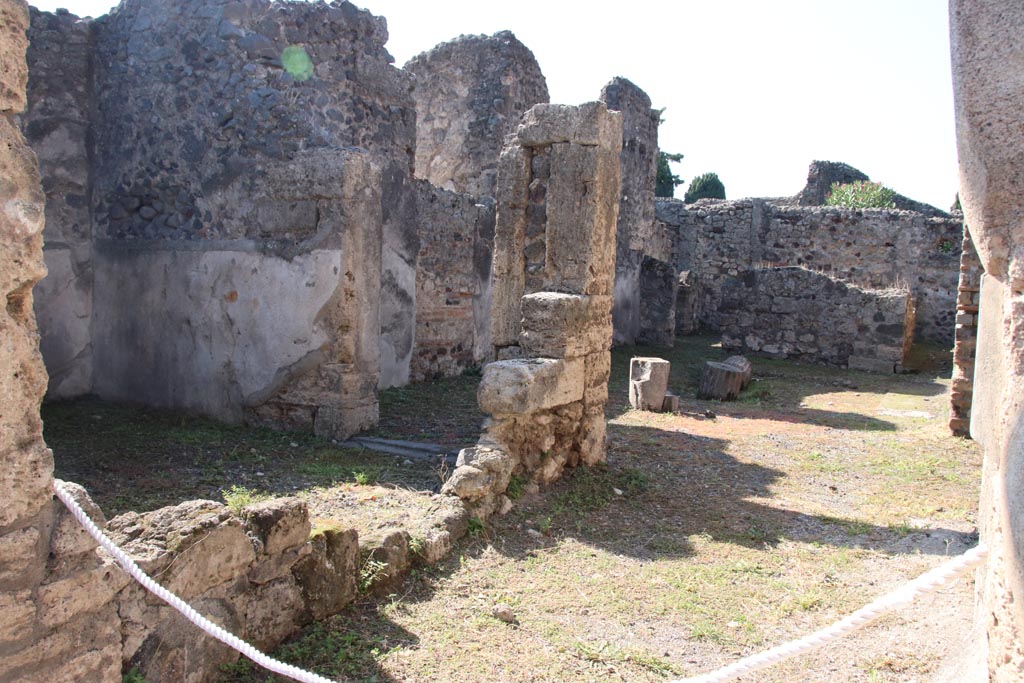 VI.7.25 Pompeii. October 2022. 
Looking west from entrance doorway, with triclinium on left, and atrium, ahead. Photo courtesy of Klaus Heese. 
