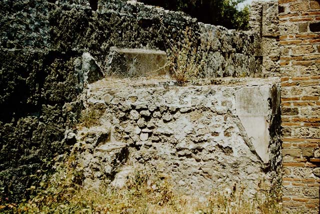 VI.8.20 Pompeii.  March 2009.  Other Vats on west side of peristyle.  Looking north.