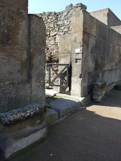 VI.8.21. Pompeii. March 2009. Cubiculum on south side of entrance vestibule.