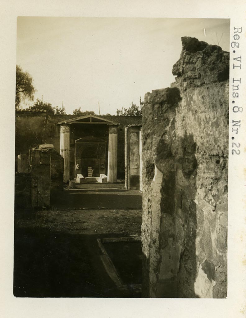 VI.8.22 Pompeii. Pre-1937-39. 
Looking west across atrium from doorway and north wall of room 2, on south side of entrance corridor.
Photo courtesy of American Academy in Rome, Photographic Archive. Warsher collection no. 1411.

