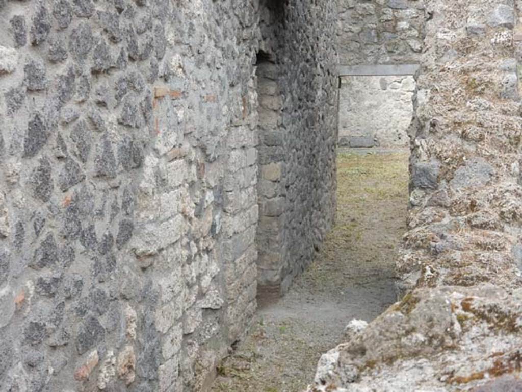 VI.8.22 Pompeii. May 2017. Looking west to lower level and doorway of room 7.
Photo courtesy of Buzz Ferebee.
