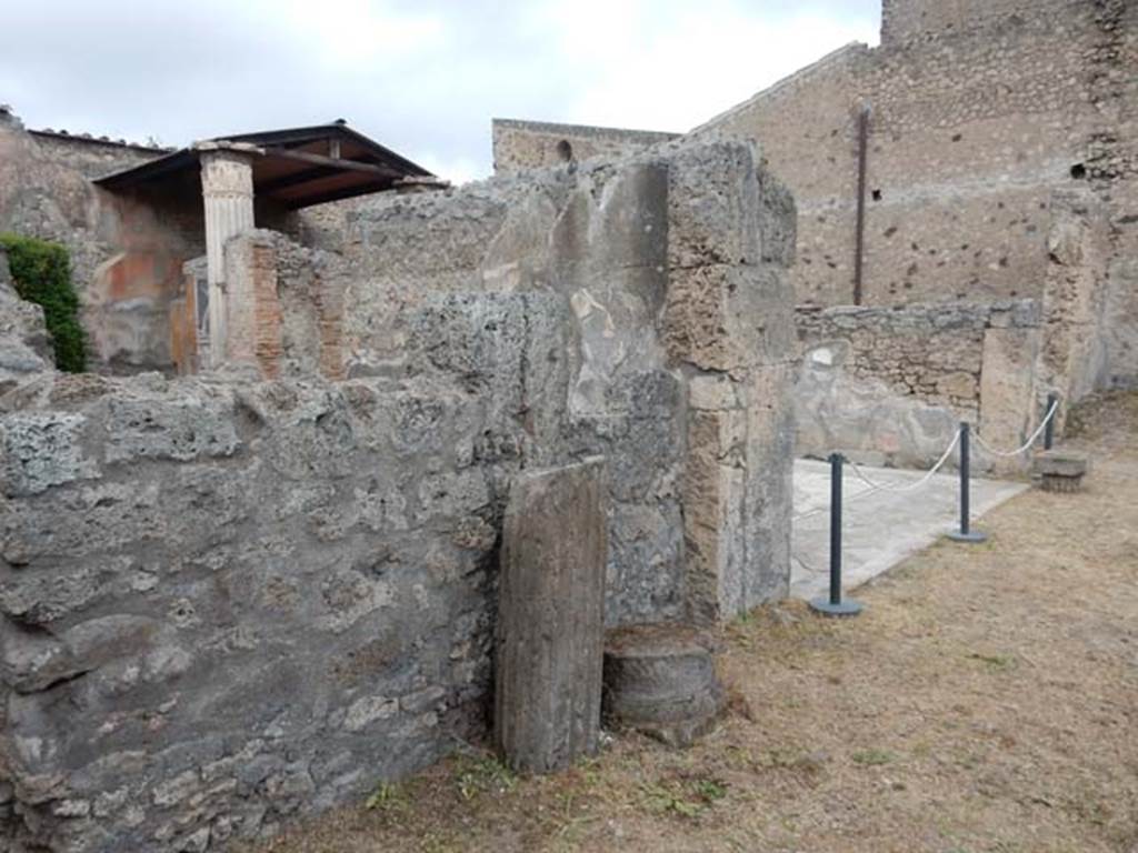 VI.8.22 Pompeii. May 2017. Looking north-west across south ala towards doorway to tablinum on west side of atrium. Photo courtesy of Buzz Ferebee.
