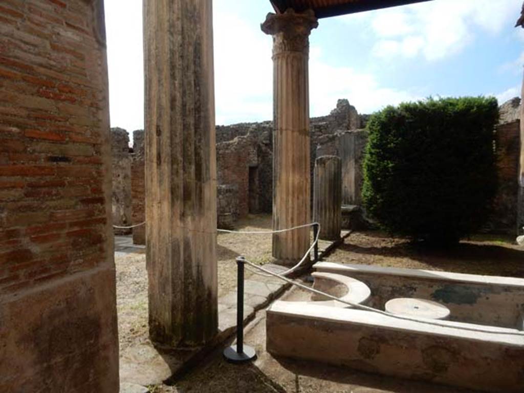 VI.8.22 Pompeii. May 2017. Room 6, looking south along east portico showing the three columns. Photo courtesy of Buzz Ferebee.