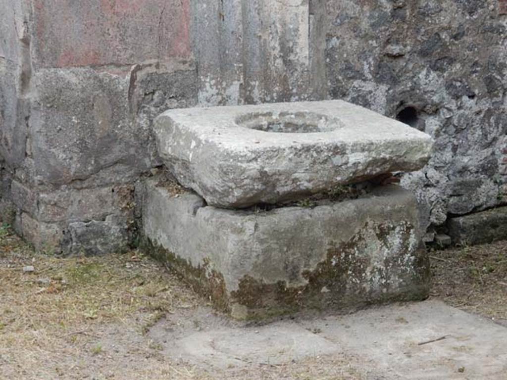 VI.8.22 Pompeii. May 2017. Cistern opening at south end of portico. Photo courtesy of Buzz Ferebee.
