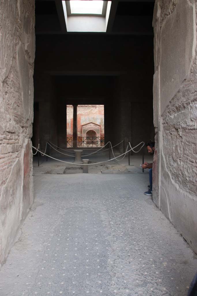VI.8.23 Pompeii. September 2017. Looking west along entrance corridor towards atrium. 
Photo courtesy of Klaus Heese. 
