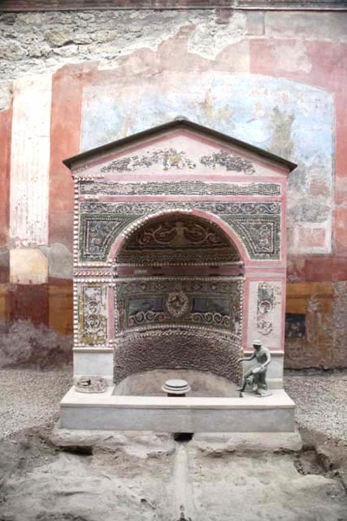 VI.8.23 Pompeii. November 2016. 
Mosaic and shell fountain against west wall of garden area, with area of pipes below leading from fountain.
Photo courtesy of Marie Schulze.
