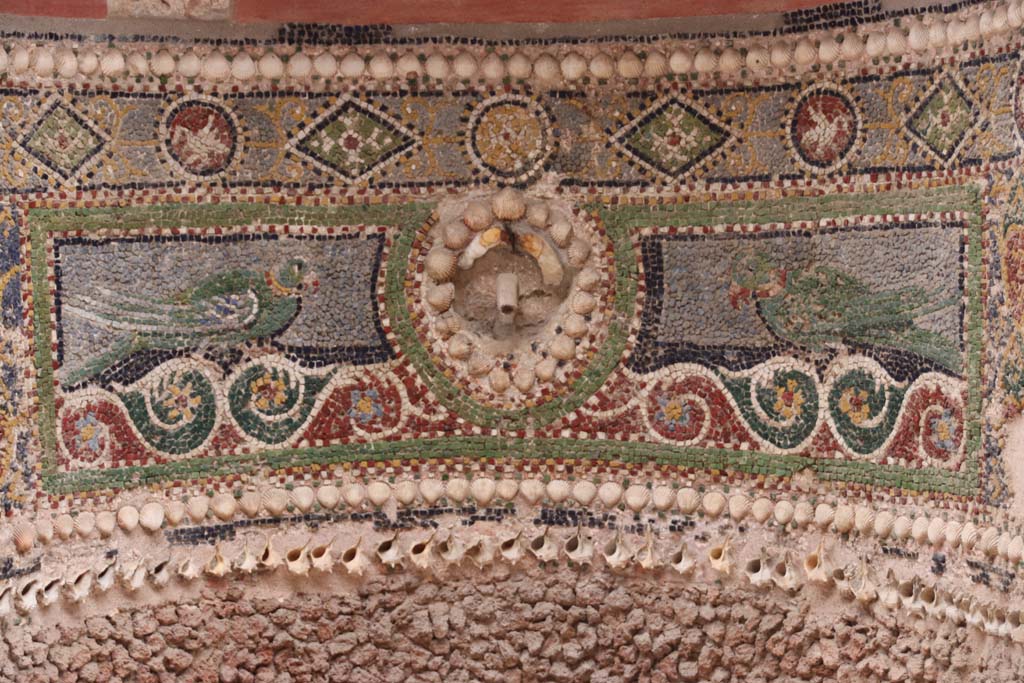 VI.8.23 Pompeii. September 2017. Detail from rear of fountain niche. Photo courtesy of Klaus Heese.