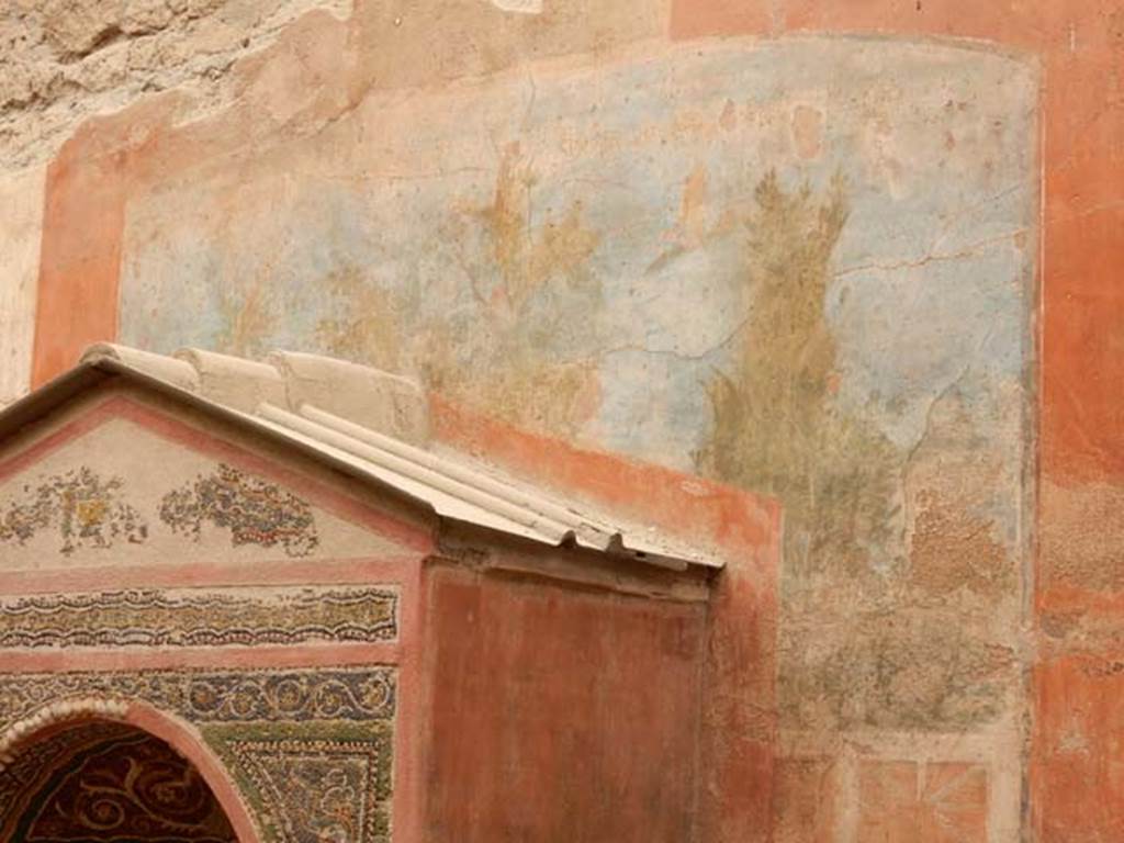 VI.8.23 Pompeii. May 2017. Painting on west wall behind fountain, from north.
Photo courtesy of Buzz Ferebee.

