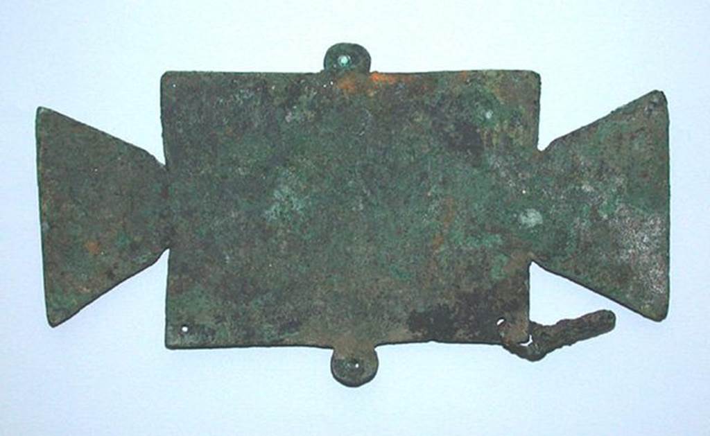VI.9.1 Pompeii. Bronze label with handles, reverse side. Height 0.07m Length 0.175m. 
OA 2797 Enseigne, muse Cond, photo RMN  R.G. Ojeda

