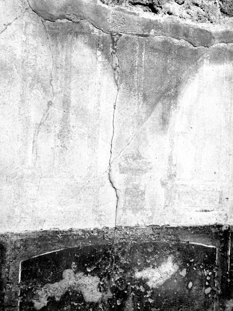 VI.9.2 Pompeii.   Found 22nd September 1829. Room 2, atrium.  Wall painting of Hephaestus showing Thetis the weapons he has made for Achilles.  Now in Naples Archaeological Museum.  Inventory number 9528.  See Helbig, W., 1868. Wandgemälde der vom Vesuv verschütteten Städte Campaniens. Leipzig: Breitkopf und Härtel. (1317).