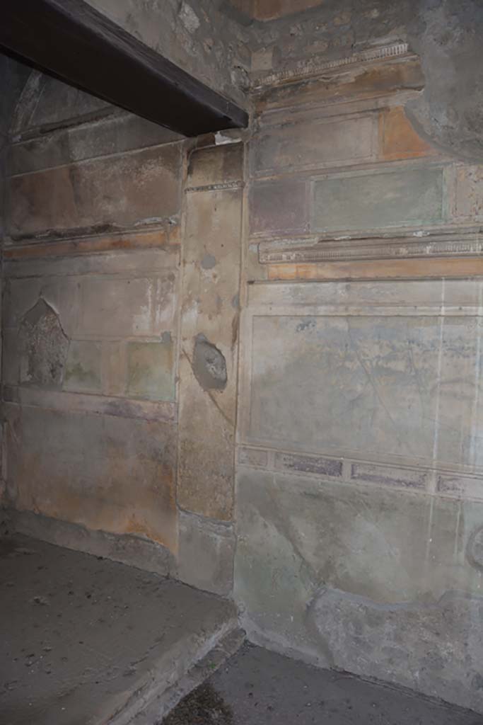 VI.9.3 Pompeii. September 2019. Cubiculum 3, west wall with alcove, on left.
Foto Annette Haug, ERC Grant 681269 DCOR.
