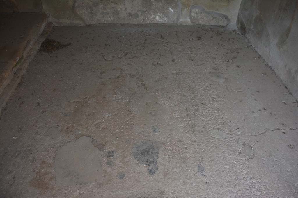 VI.9.3 Pompeii. September 2019. Alcove in cubiculum 3, detail of flooring.
Foto Annette Haug, ERC Grant 681269 DCOR.
