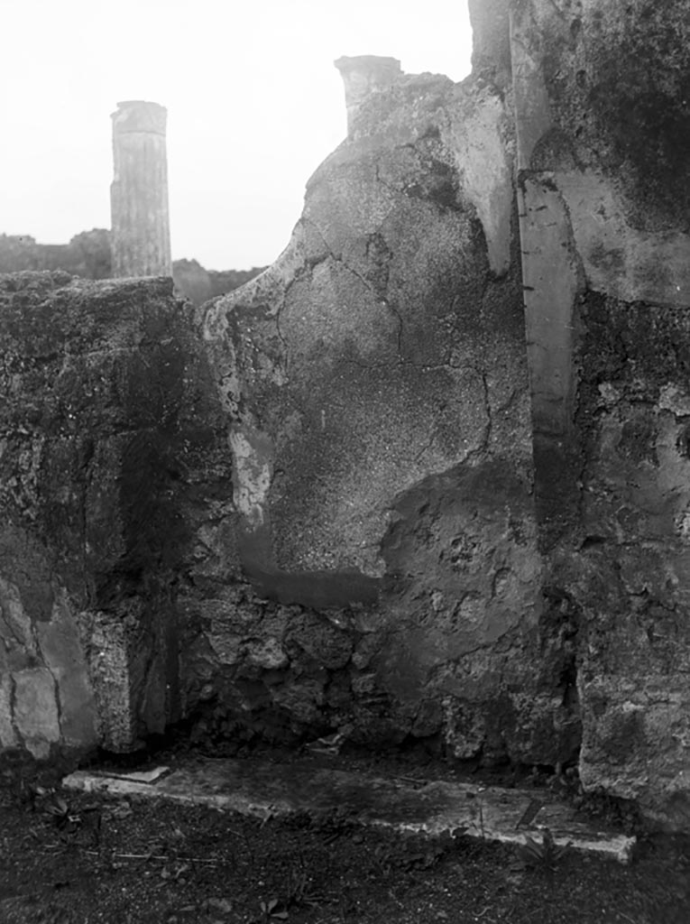 VI.9.3 Pompeii. W682. 
Room 4, south side of atrium, with blocked doorway that would have led to the Corinthian atrium of VI.9.5.
Photo by Tatiana Warscher. Photo  Deutsches Archologisches Institut, Abteilung Rom, Arkiv. 
