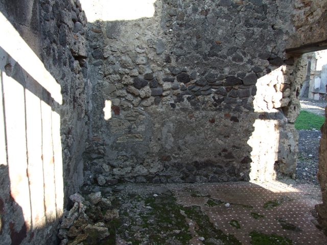 VI.9.4 Pompeii. December 2007. Room 15, looking towards south wall and doorway into fauces 14 and atrium 16 of VI.9.5, from entrance.  
