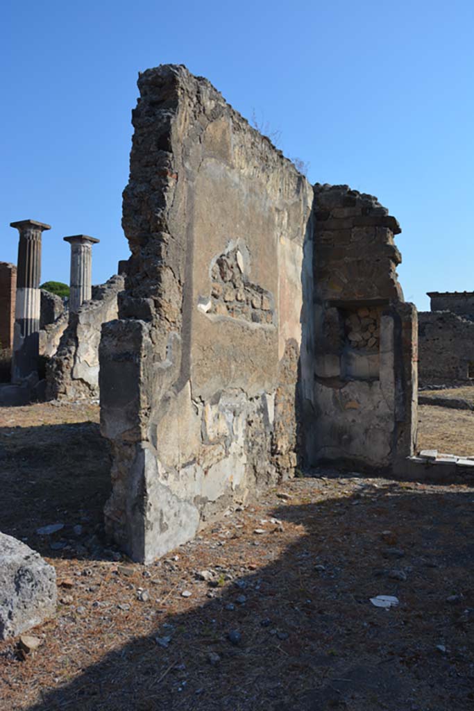 VI.9.5 Pompeii. September 2019. Tablinum 26, looking towards north wall, with doorway to site of triclinium 27. 
Foto Annette Haug, ERC Grant 681269 DÉCOR.
