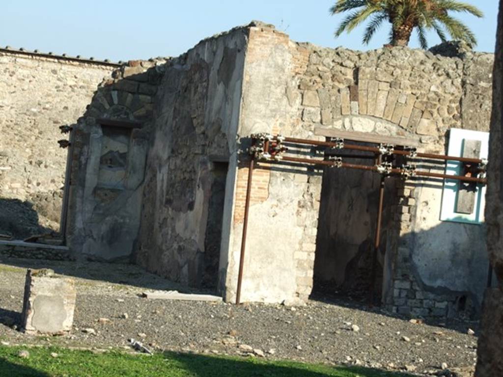 VI.9.5 Pompeii. December 2007. Doorways to oecus on south side of tablinum.