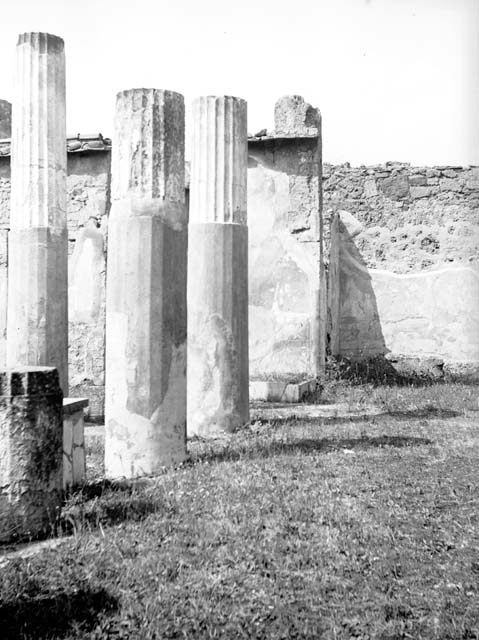 231525 Bestand-D-DAI-ROM-W.839.jpg
VI.9.6 Pompeii. W.839. Room 11, north-east corner of ala, from room 3, the atrium.
Photo by Tatiana Warscher. With kind permission of DAI Rome, whose copyright it remains. 
See http://arachne.uni-koeln.de/item/marbilderbestand/231525 
