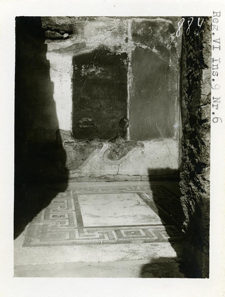 VI.9.6 Pompeii. March 2009. Room 12, niche or recess in east wall.