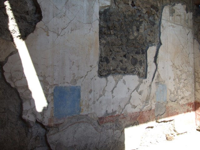 230923 Bestand-D-DAI-ROM-W.0302.jpg
VI.9.6 Pompeii. W.302. Room 14, remains of painted decoration on south side of window in west wall.
Photo by Tatiana Warscher. With kind permission of DAI Rome, whose copyright it remains. 
See http://arachne.uni-koeln.de/item/marbilderbestand/230923 
