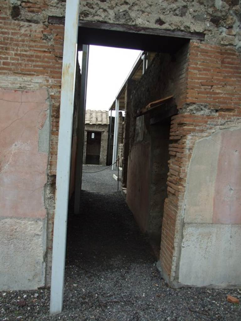 VI.9.6 Pompeii. March 2009. Room 10, corridor looking west to front of house. 