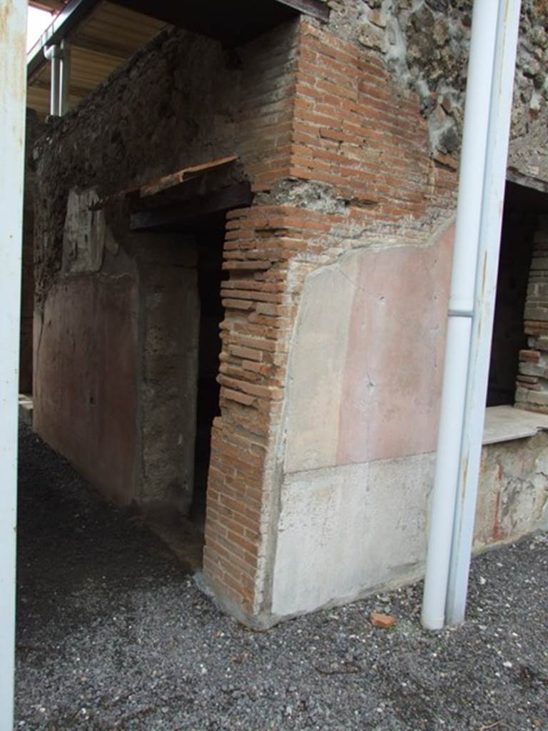VI.9.6 Pompeii. March 2009. Doorway to room 21 on north side of corridor 10. 