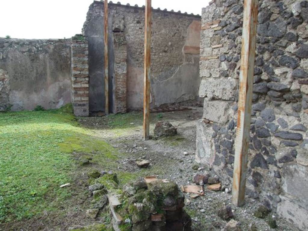 VI.9.7 Pompeii. March 2009. Room 9, garden area, looking south-west towards room 12, triclinium.