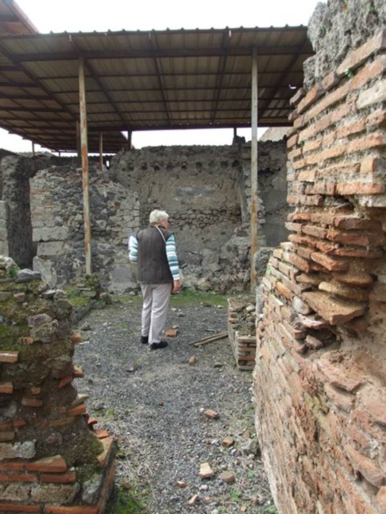 VI.9.7 Pompeii.  March 2009. Room 13.  Garden.  North passageway leading to room 14.
