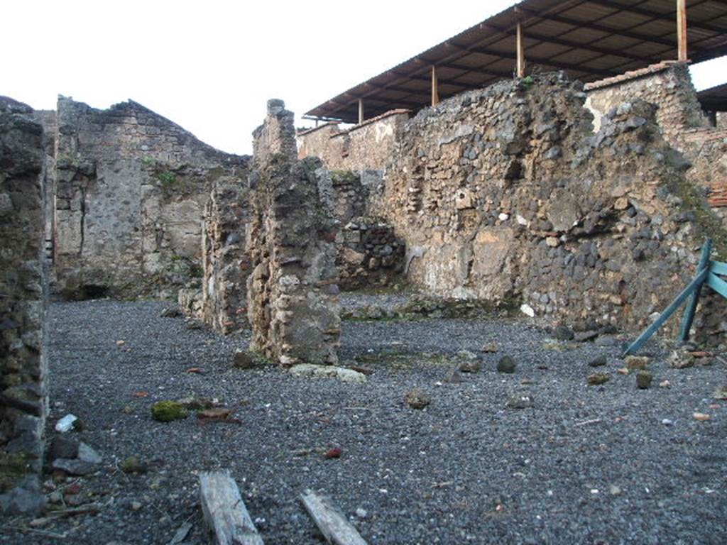 VI.10.2 Pompeii. December 2004. Looking west from the rear, showing remains of cubicula, on right.