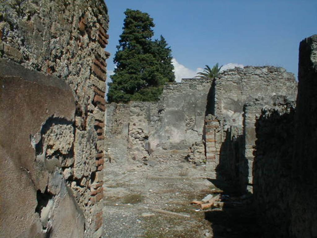 VI.10.4 Pompeii. September 2004. Looking east from entrance corridor.