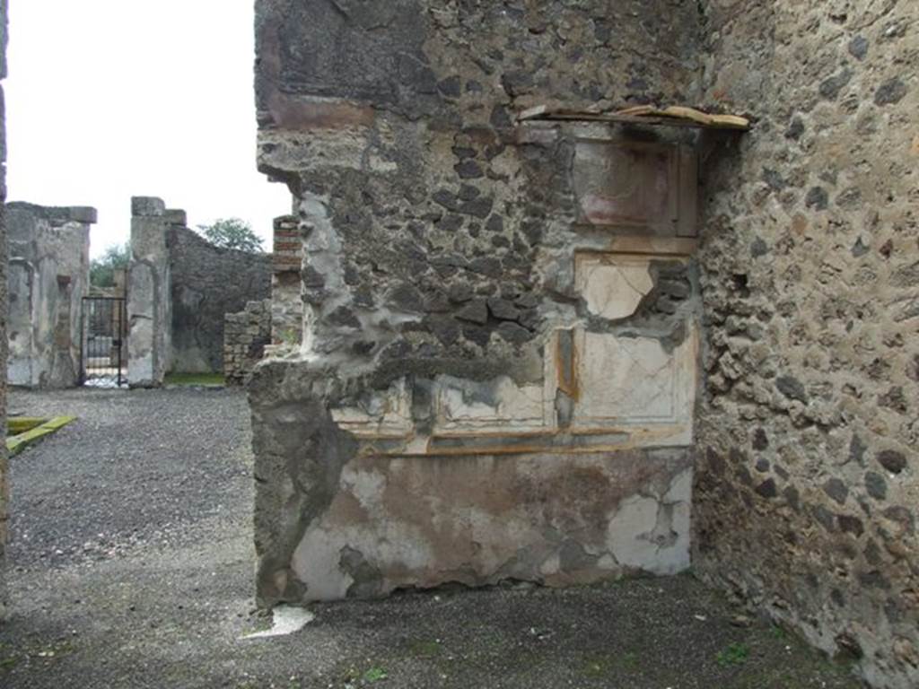 VI.10.6 Pompeii. March 2009. Room 13, west wall of oecus, with remains of plaster decoration