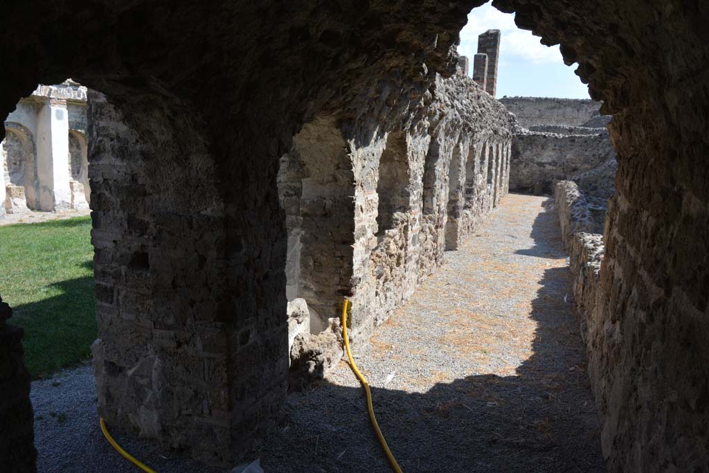 VI.10.7 Pompeii. September 2019. Looking south along west corridor behind garden area.
Foto Annette Haug, ERC Grant 681269 DÉCOR.
